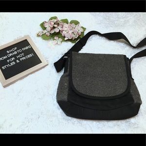 Keen soft crossbody Purse